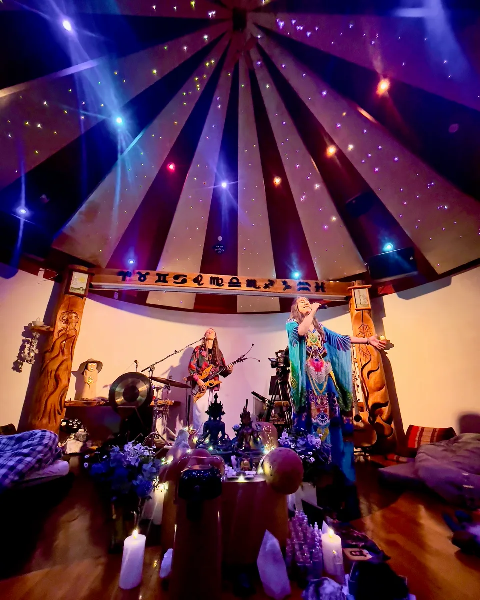 Axis Mundi Experience spiller en fuldmånekoncert i Rundsalen