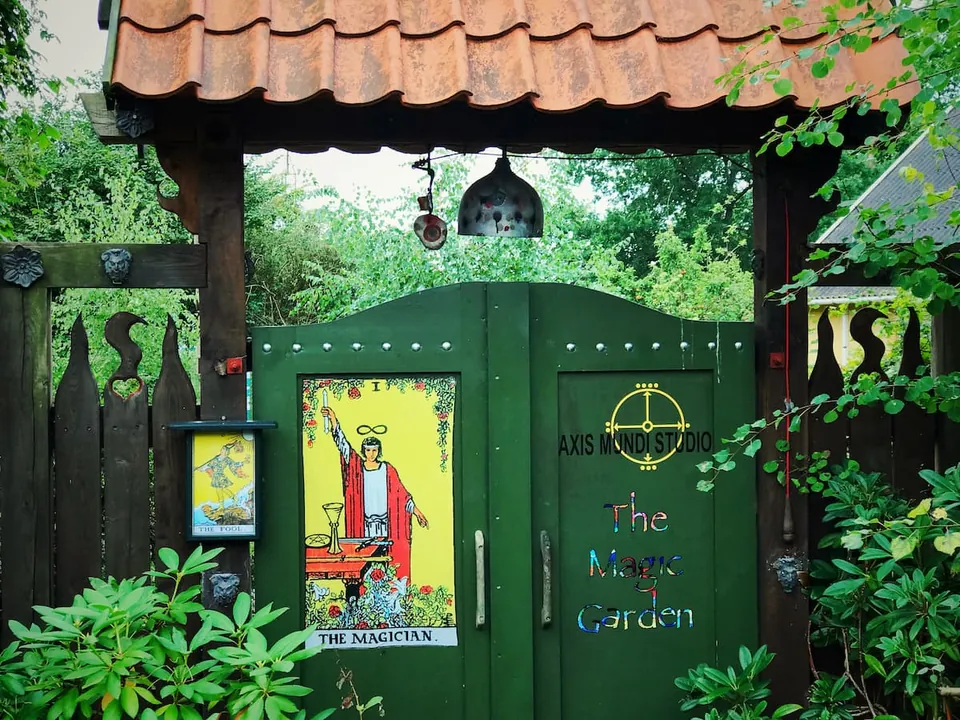 Porten til The Magic Garden i Fredensborg.