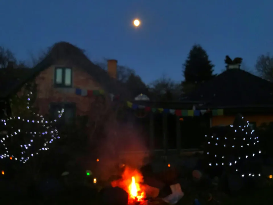 Fuldmånen over studiet i The Magic Garden den 6. april 2020, dagen hvor Jørgen Lumbye døde.